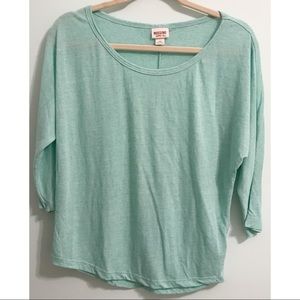 Scoop Neck Tee Size Small